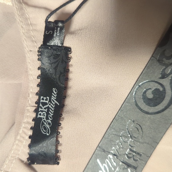 ✨50% OFF✨ NWT BKE Boutique embroidered chiffon blouse - Picture 6 of 10